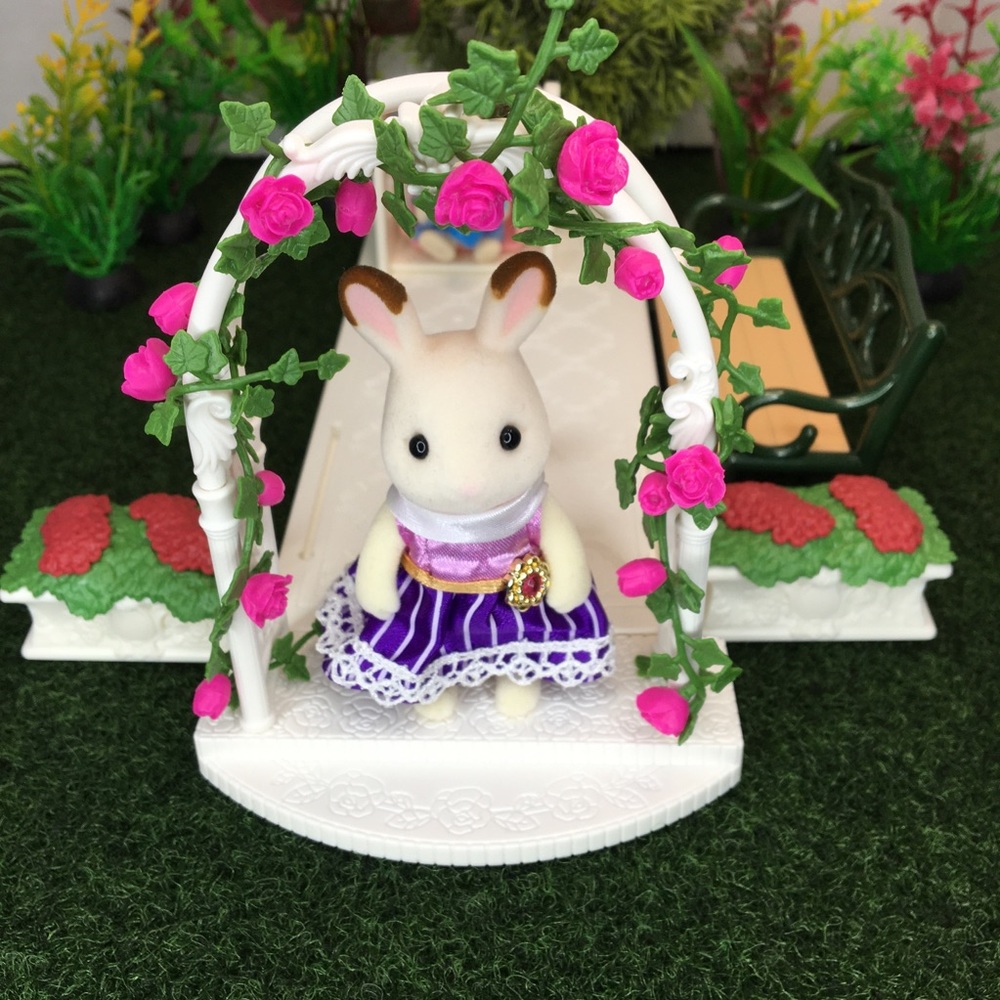 4 Magenta Rose Vines for Calico Critters